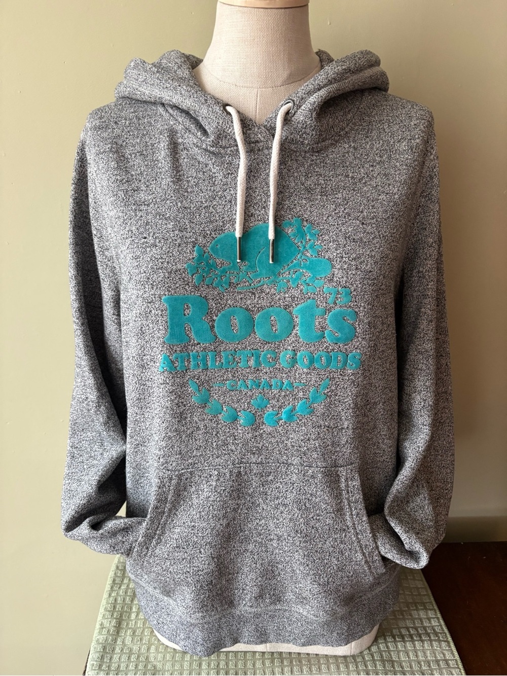 Roots Gray Hoodie Teal Logo cotton Sz L weekend, comfy,
